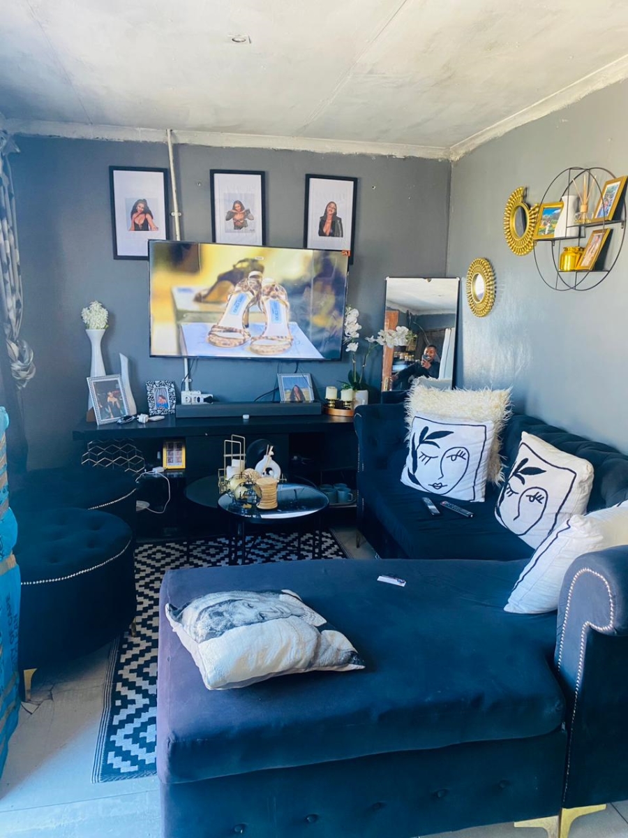 2 Bedroom Property for Sale in Mxolisi Phetani Western Cape